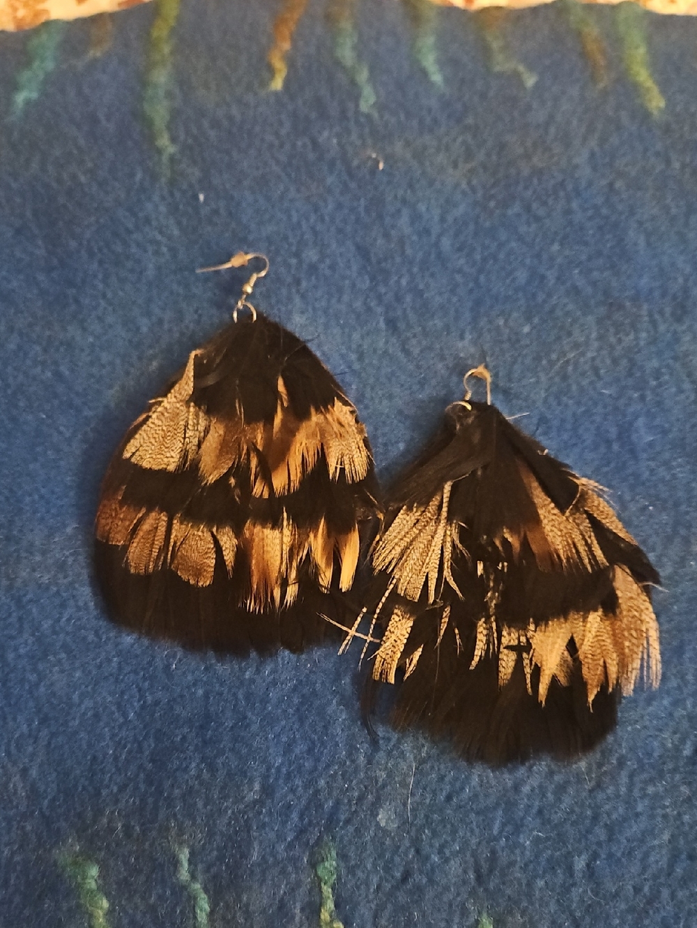 5 For $15 Feather Drop Earrings – Black and Tan